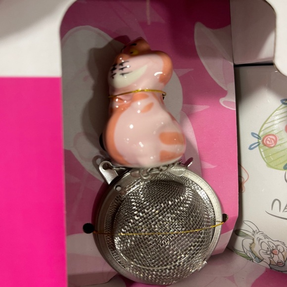 Disney Alice in Wonderland Roses Mug and Cheshire Cat Tea Infuser Set in Box NEW - Picture 2 of 5